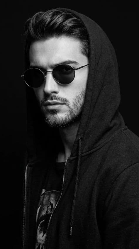 Photorealistic Portrait Studio Mysterious Dramatic — Stable Diffusion
